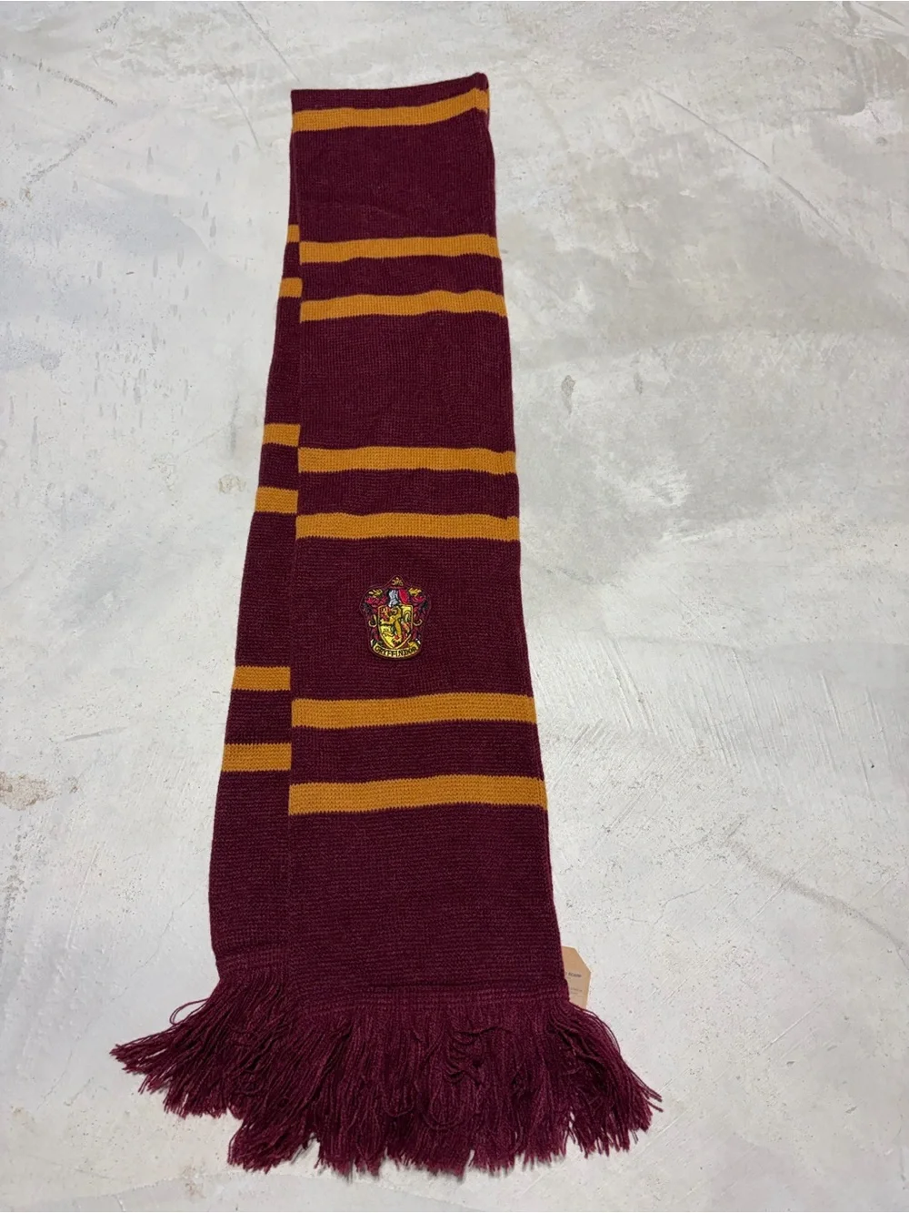Wizarding world of Harry Potter NWT Gryffindor Knit Scarf in Maroon & Gold